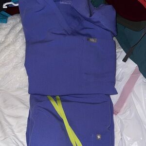 Figs Violet Scrub Set with Lime Details